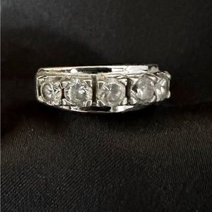 Sz 6 Sterling Silver 925 with 5 CZ’s GORGEOUS Ring! In Box!